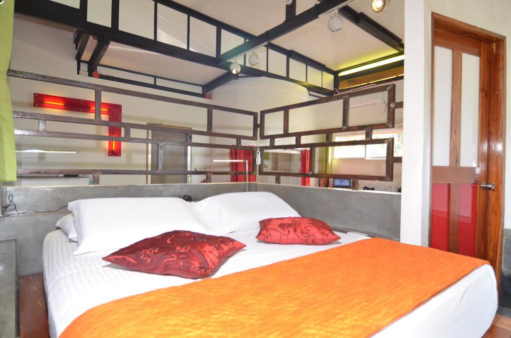 Somewhere Else Boutique Resort Mambajao Oda fotoğraf